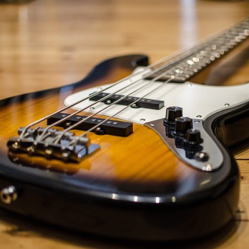 bass-guitar-913092_1280 bass-guitar-913092_1280
